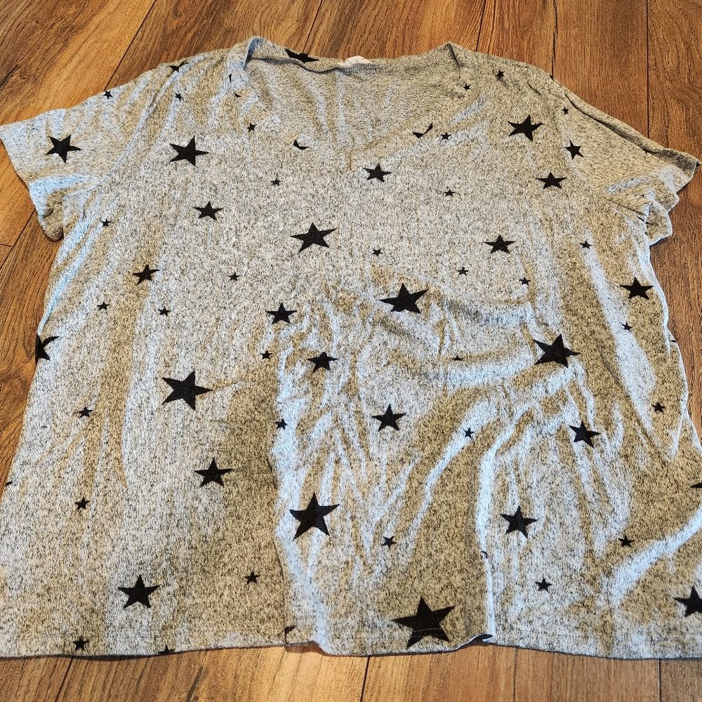 Gray & Black Star Short Sleeve Tee